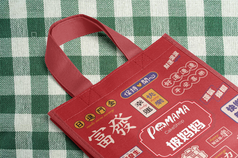 アパレルショップで購入するために顧客を引き付けるための買い物袋は何ですか